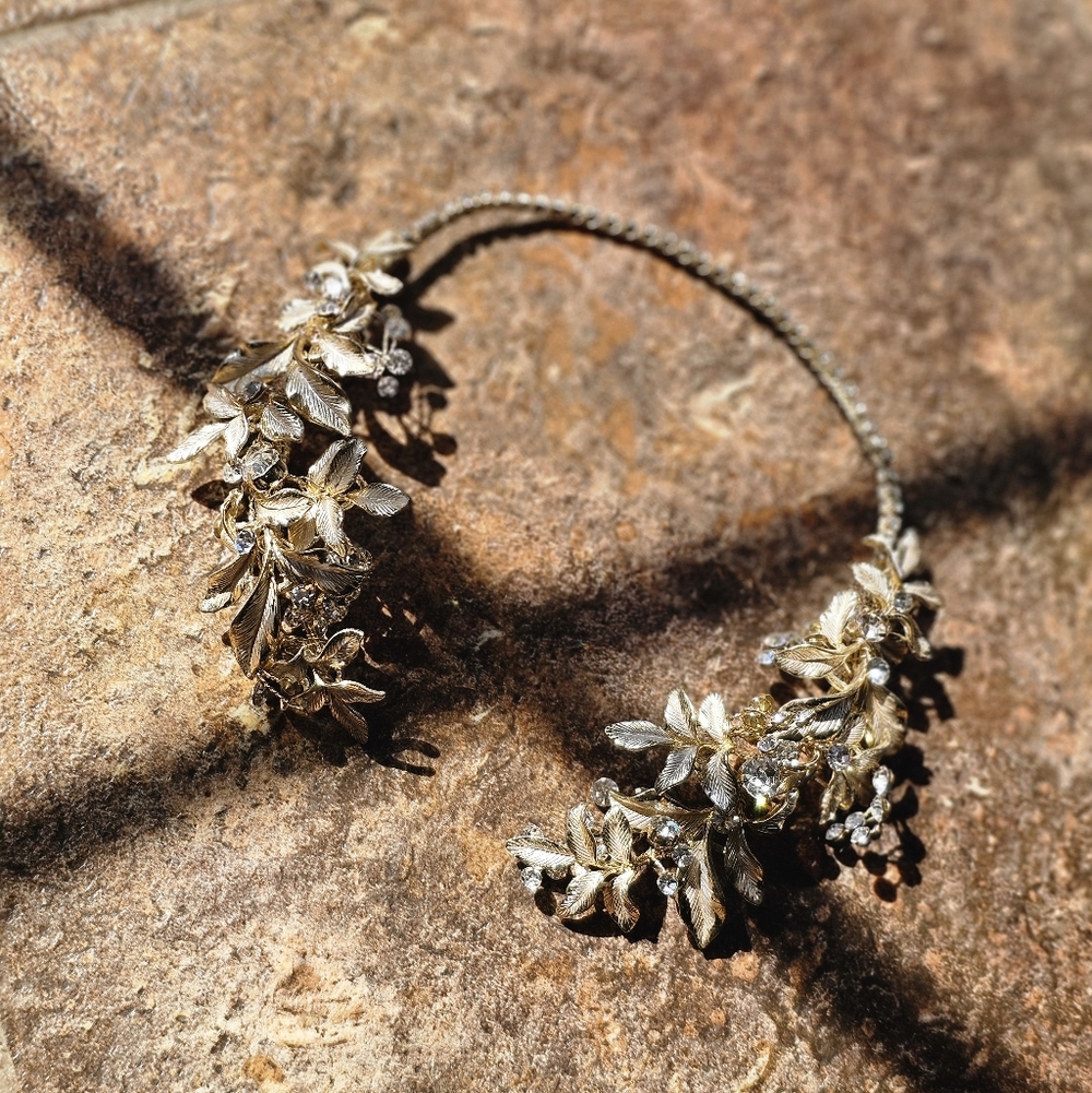 Gold & Rhinestone Floral Hair Accessory
